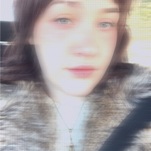 Meet your Posher, Kay - Picture 3 of 3